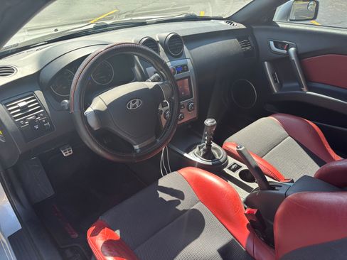 Used 2008 Hyundai Tiburon SE FWD image 11