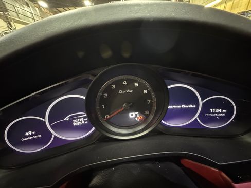 Used 2023 Porsche Cayenne Turbo image 4