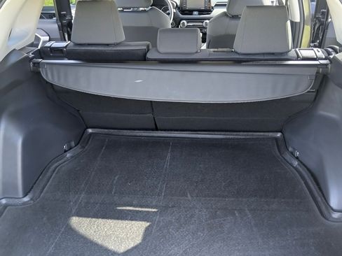 Used 2021 Toyota RAV4 XLE FWD image 11