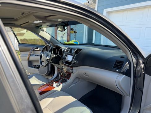 Used 2013 Toyota Highlander Limited image 14