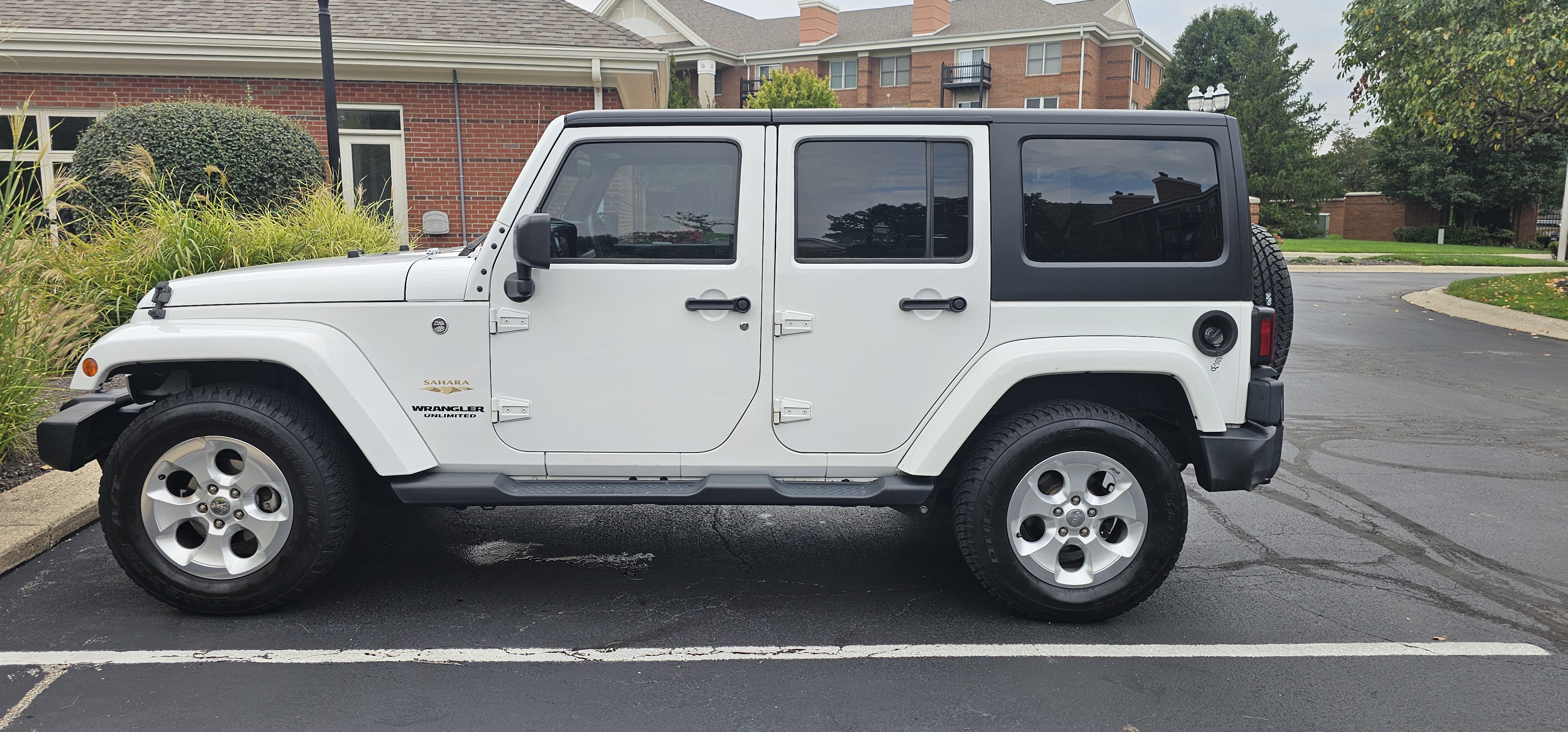 Used 2014 Jeep Wrangler Unlimited Sahara w/ Dual Top Group AWD/4WD image 1