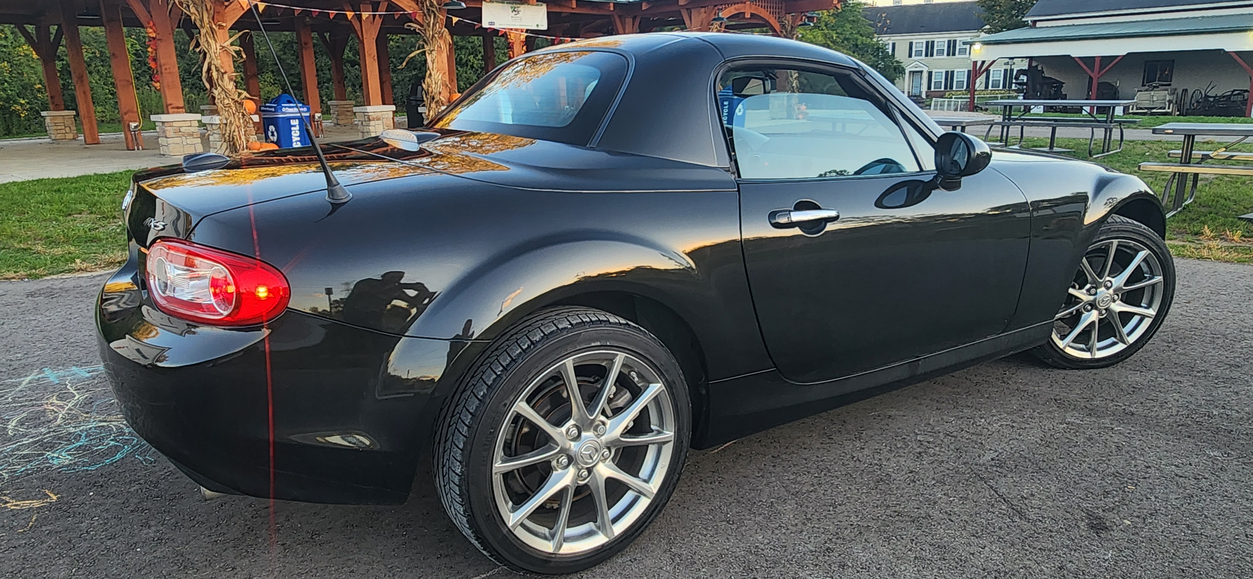 Used 2011 MAZDA MX-5 Miata Grand Touring RWD image 11