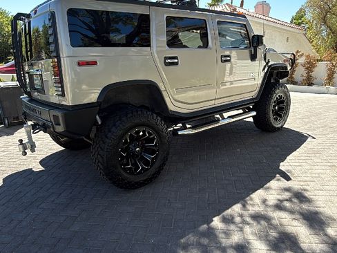 Used 2005 HUMMER H2 w/ Preferred Equipment Group AWD/4WD image 12