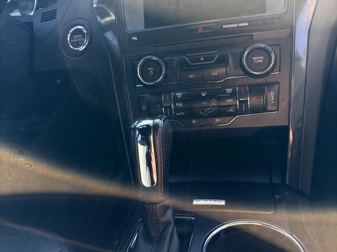 Used 2017 Ford Explorer XLT w/ Equipment Group 202A image 21