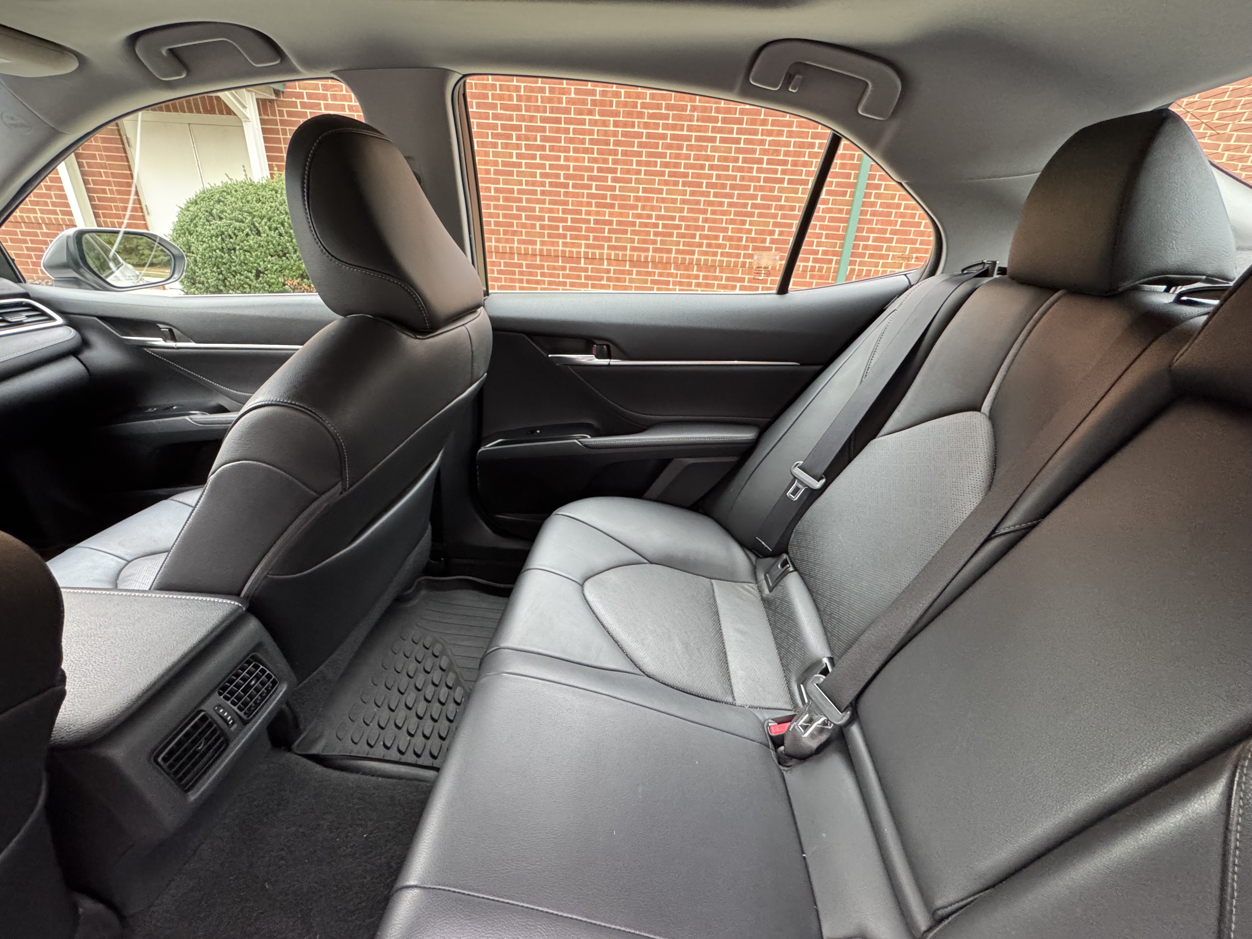 Used 2018 Toyota Camry XSE FWD image 15