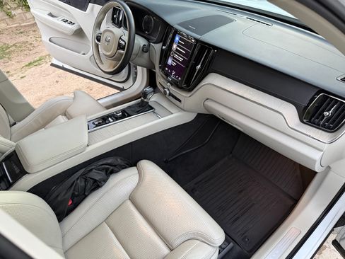 Used 2021 Volvo XC60 T5 Inscription w/ Protection Package Premier image 12