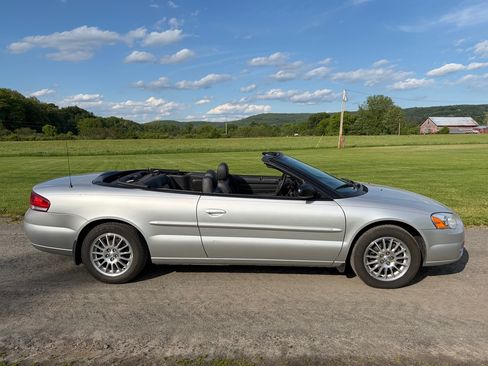 Used 2004 Chrysler Sebring LXi FWD image 14