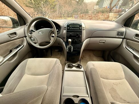 Used 2009 Toyota Sienna LE image 13