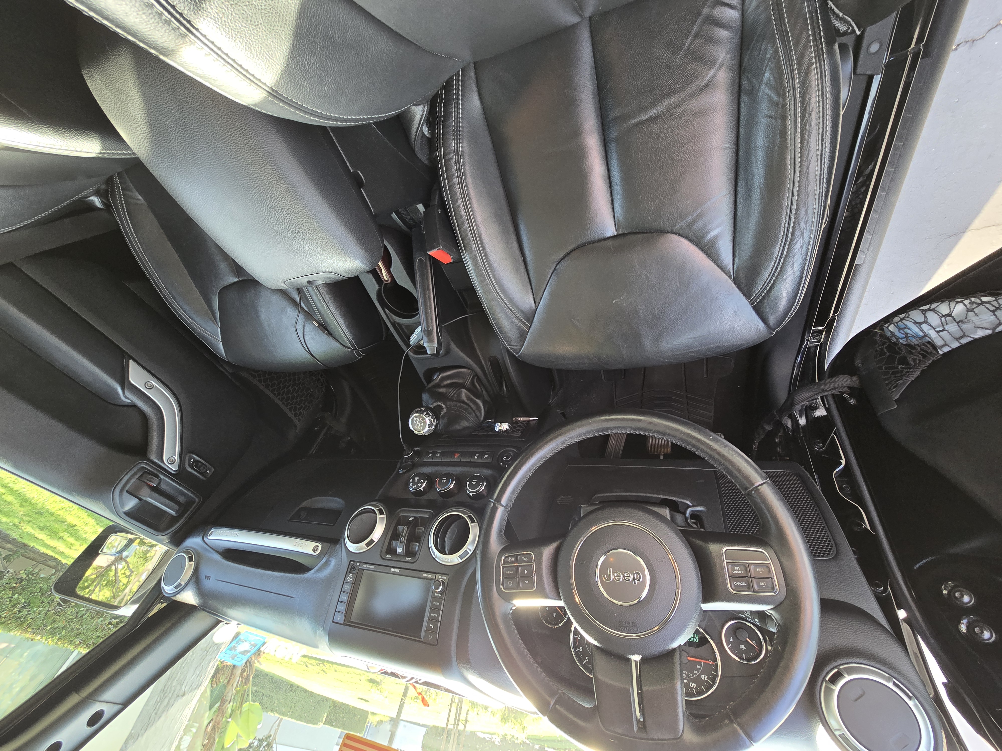 Used 2017 Jeep Wrangler Unlimited Sahara w/ Connectivity Group AWD/4WD image 10