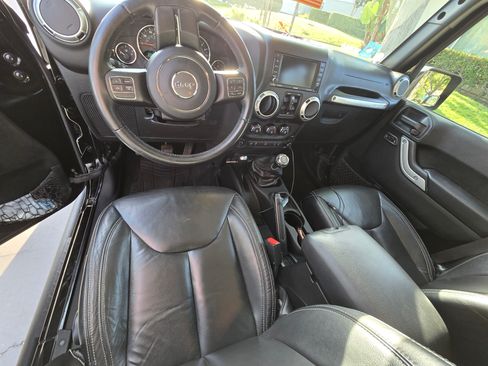 Used 2017 Jeep Wrangler Unlimited Sahara w/ Connectivity Group AWD/4WD image 10