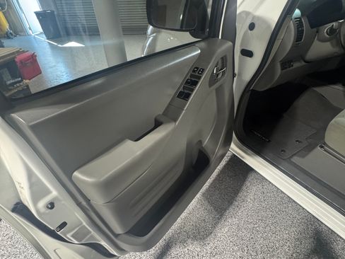 Used 2019 Nissan Frontier SV image 9