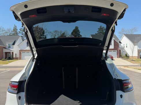 Used 2019 Porsche Macan Sport Edition image 16