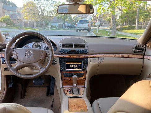 Used 2009 Mercedes-Benz E 350 Sedan image 8