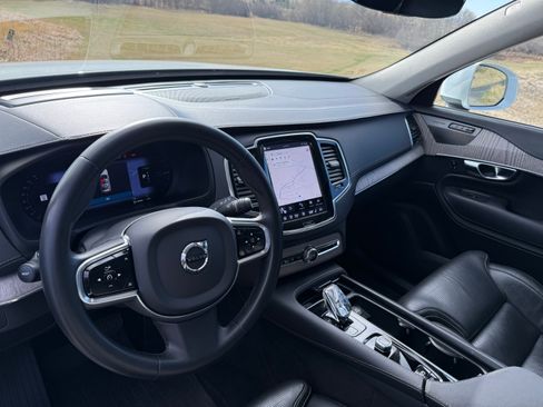Used 2023 Volvo XC90 T8 Ultimate image 9