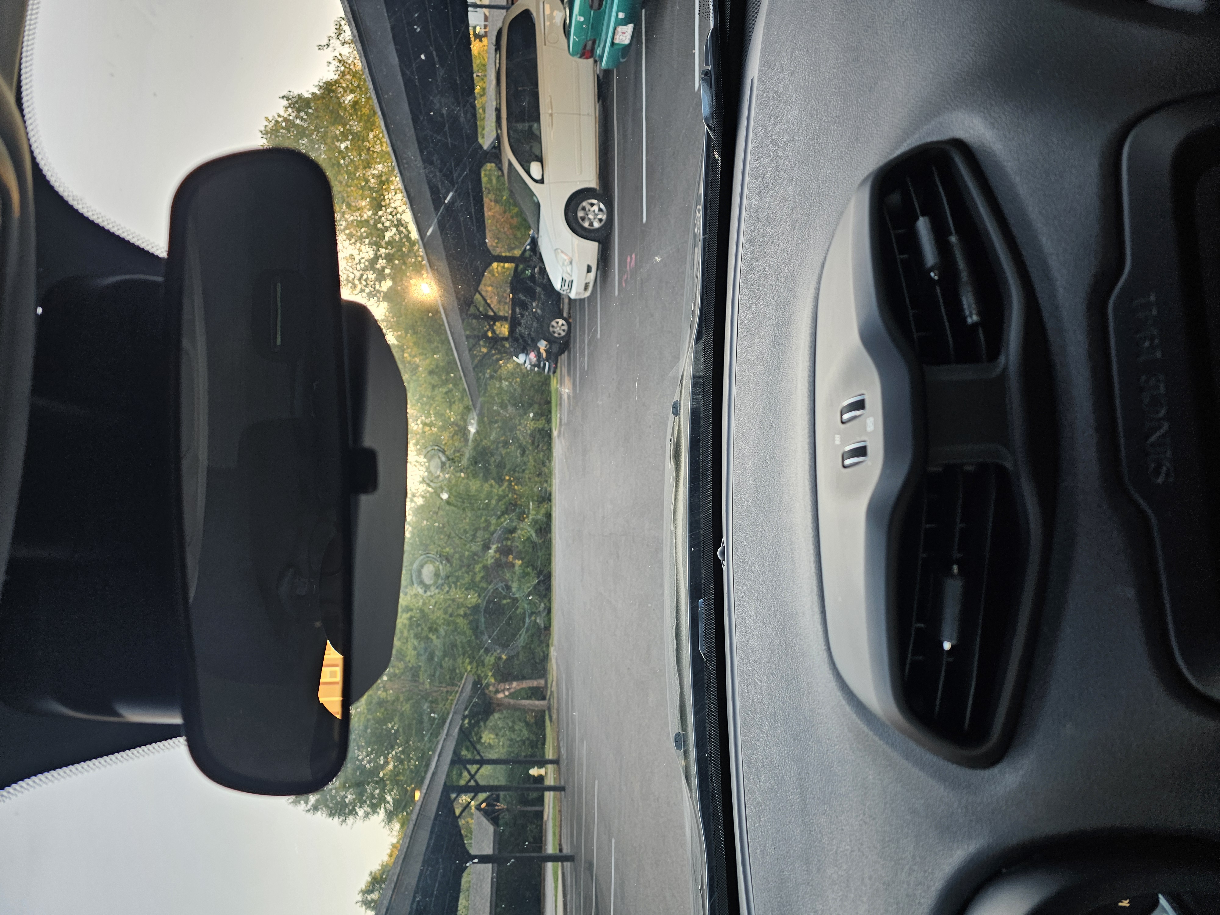Used 2016 Jeep Renegade Latitude FWD image 10