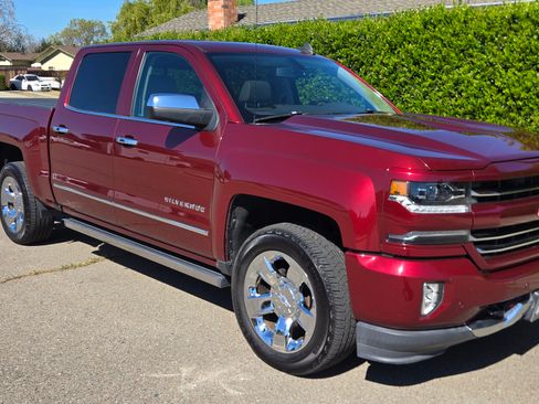 Used 2017 Chevrolet Silverado 1500 LTZ Z71 w/ LTZ Plus Package image 9