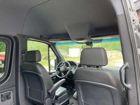 Used 2019 Mercedes-Benz Sprinter 2500 image 6
