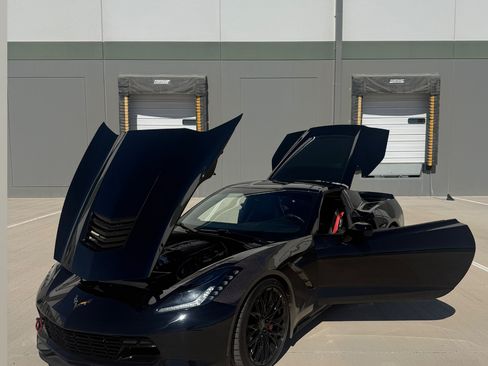 Used 2019 Chevrolet Corvette Stingray Coupe w/ Carbon Flash Badge Package image 29