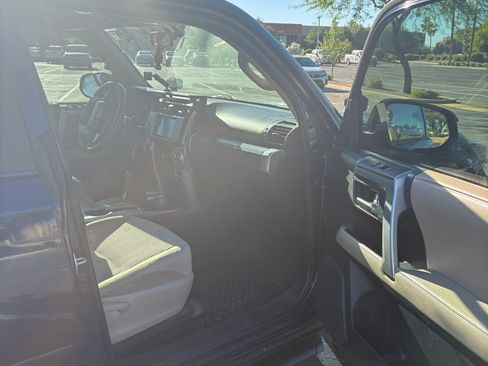 Used 2014 Toyota 4Runner SR5 image 6