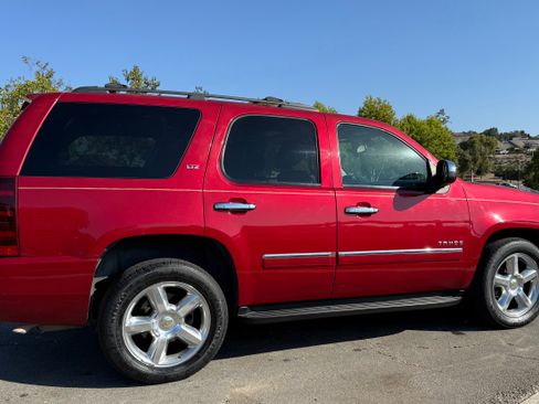 Used 2013 Chevrolet Tahoe LTZ image 2