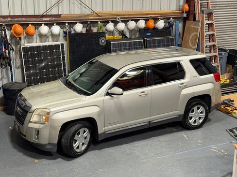 Used 2014 GMC Terrain SLE FWD image 2