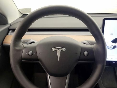 Used 2021 Tesla Model 3 Standard Range Plus image 9