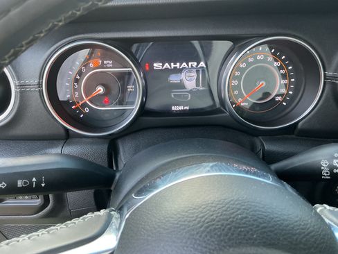 Used 2018 Jeep Wrangler Unlimited Sahara image 11