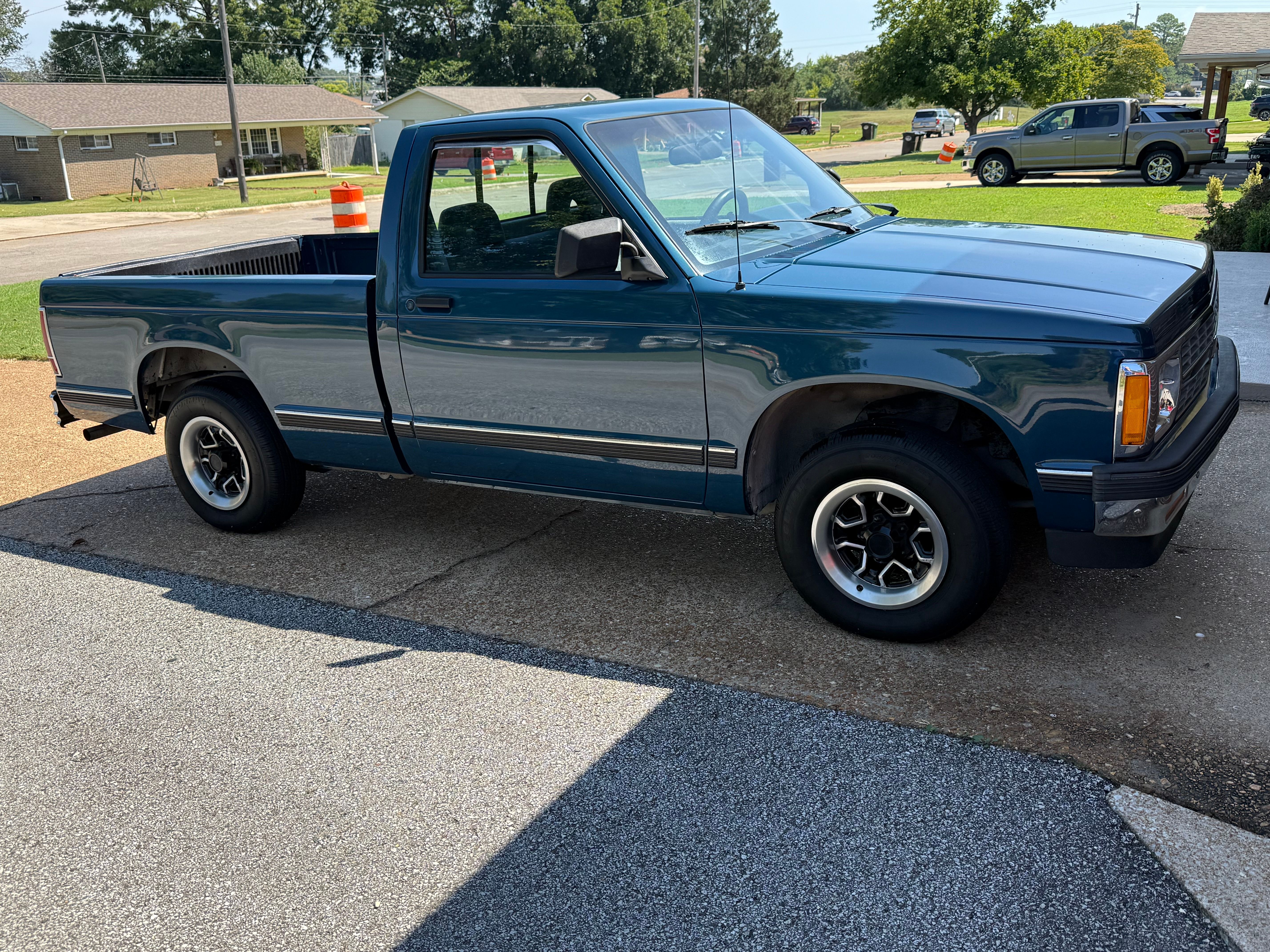 Used 1992 Chevrolet S10 Pickup 2WD Regular Cab image 2