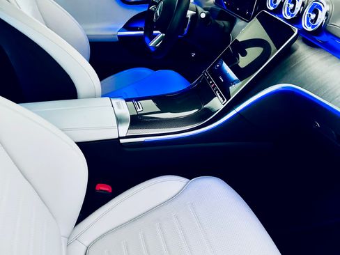 Used 2022 Mercedes-Benz C 300 Sedan image 9