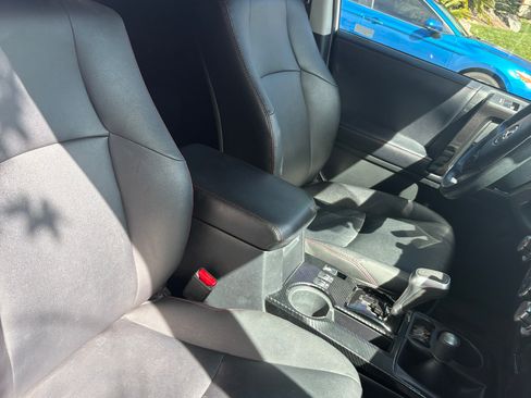 Used 2018 Toyota 4Runner TRD Off-Road Premium image 11