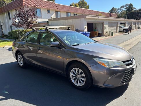 Used 2015 Toyota Camry LE FWD image 6