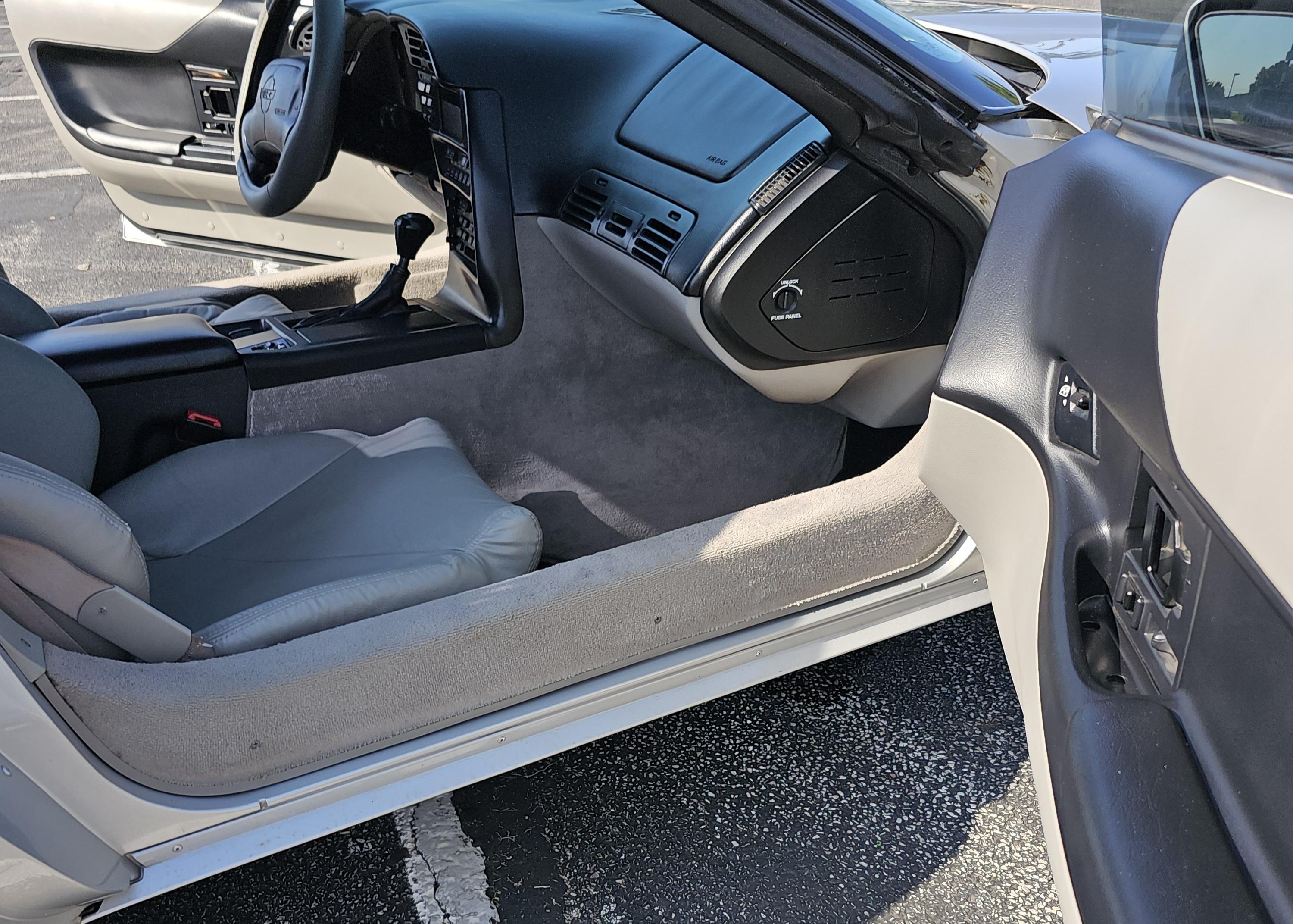 Used 1996 Chevrolet Corvette Coupe RWD image 10