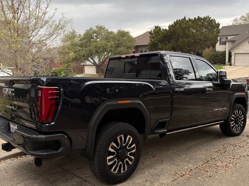 Used 2024 GMC Sierra 2500 Denali Ultimate image 2