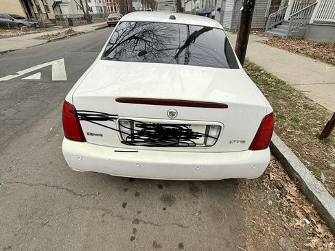 Used 2004 Cadillac De Ville DTS w/ Equipment Group image 2