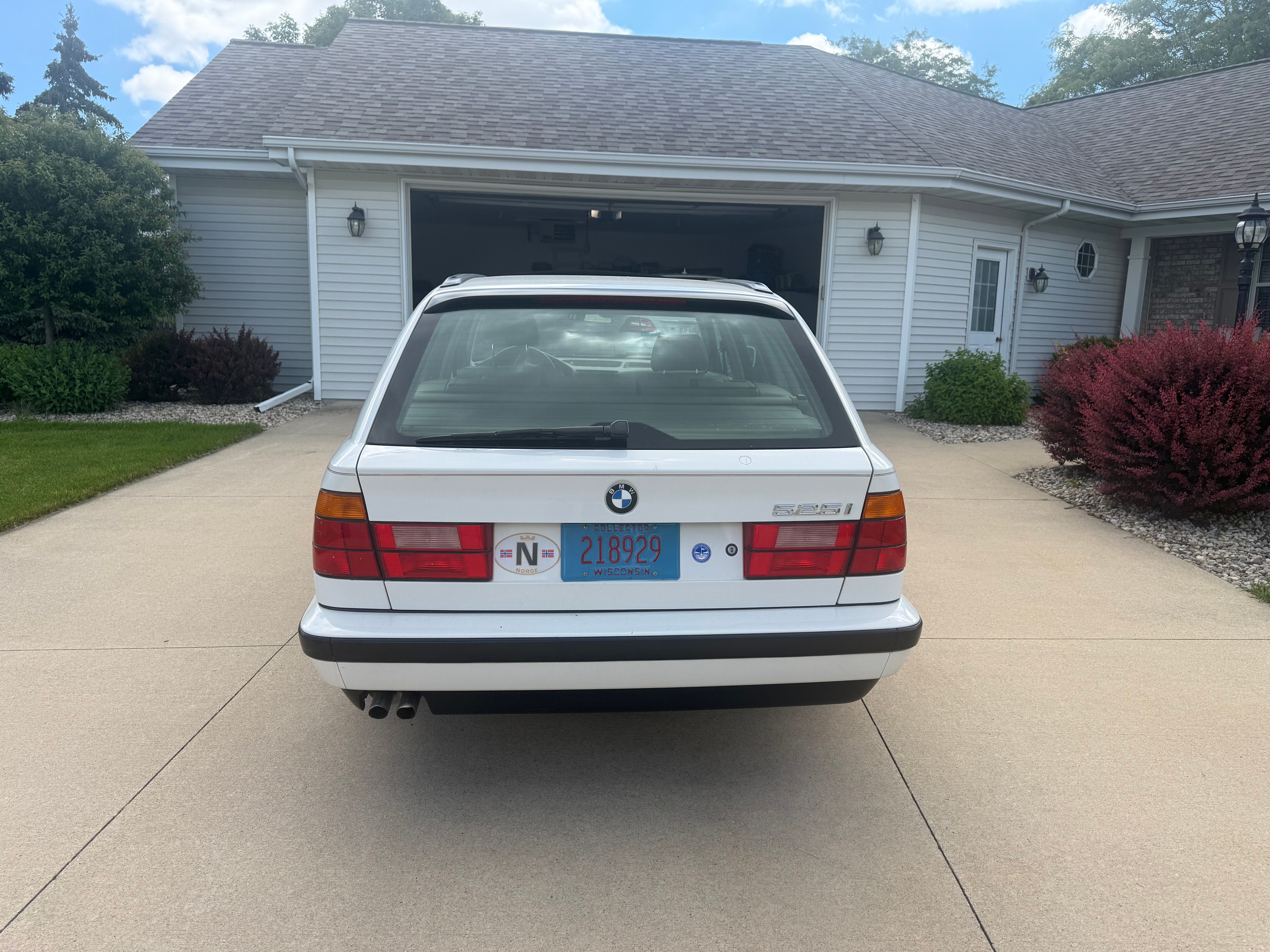 Used 1992 BMW 525i Wagon RWD image 2