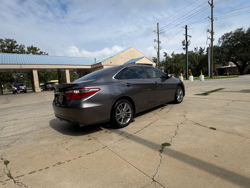 Used 2015 Toyota Camry SE image 9