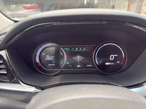 Used 2020 Kia Niro EX Premium FWD image 9