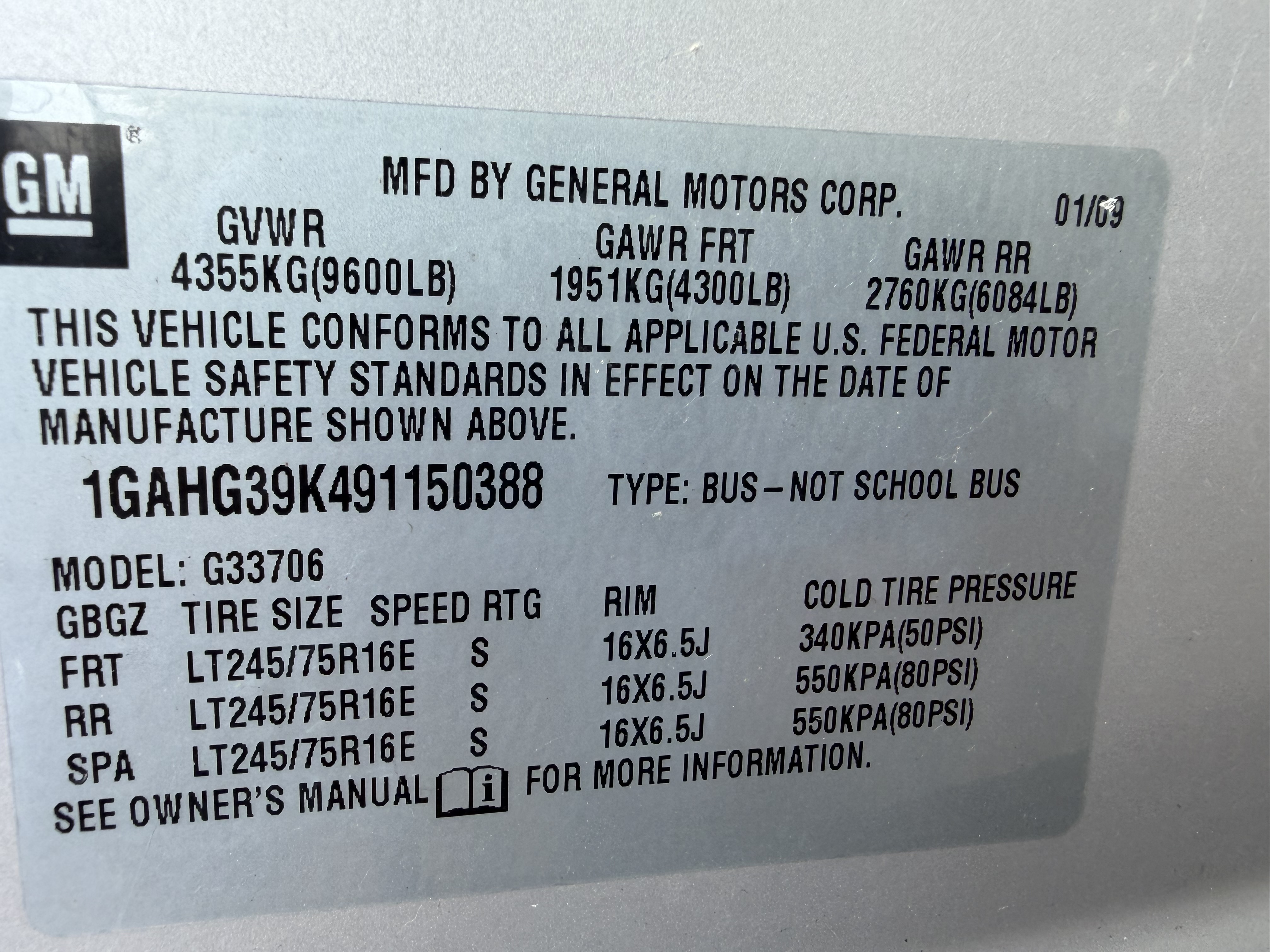 Used 2009 Chevrolet Express 3500 Extended Passenger RWD image 14