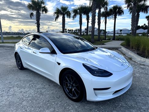 Used 2023 Tesla Model 3 Standard Range RWD image 2