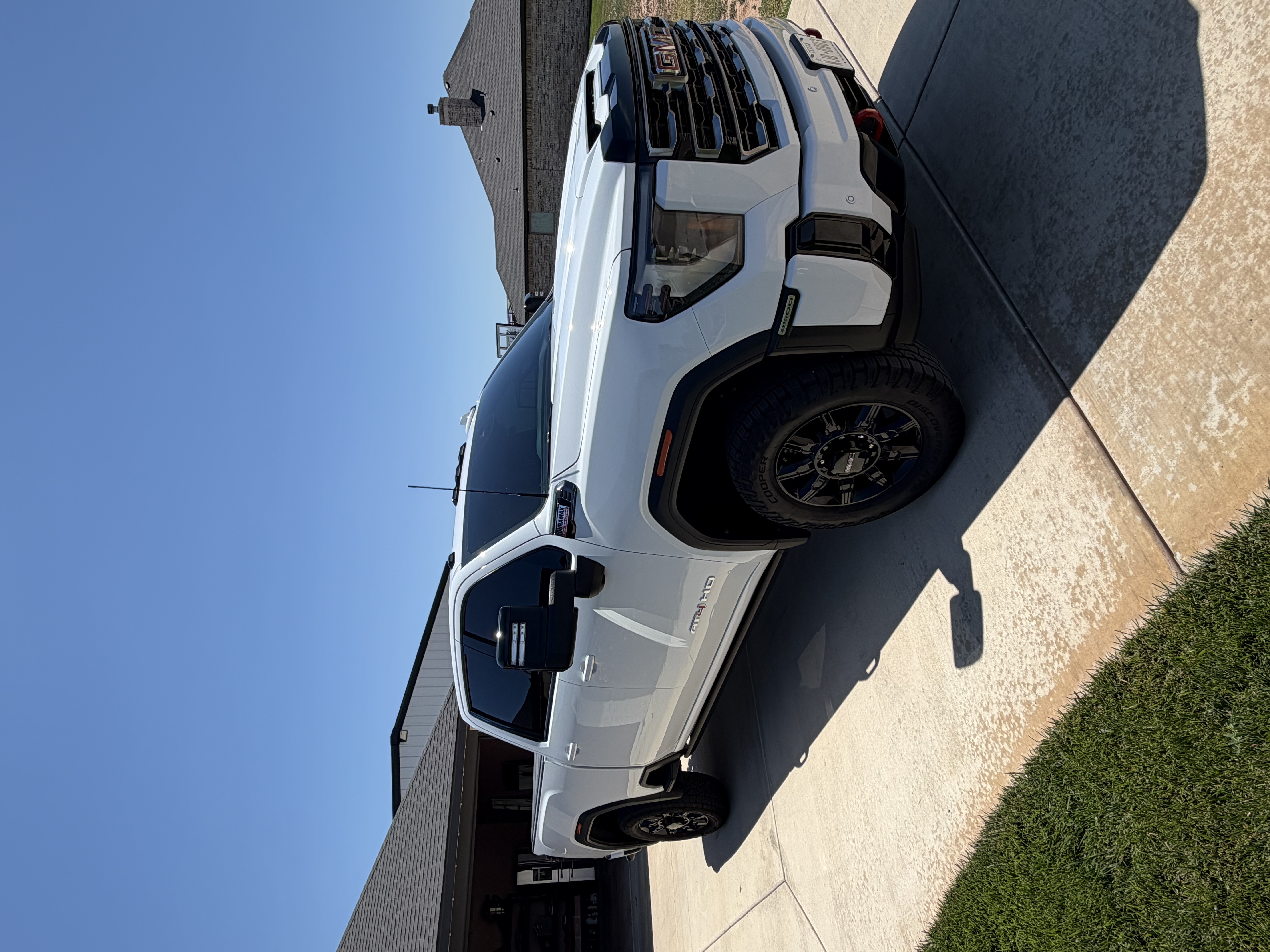 Used 2025 GMC Sierra 2500 AT4 w/ AT4 Premium Plus Package AWD/4WD image 4