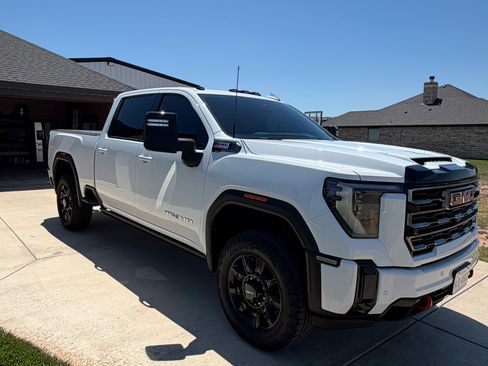 Used 2025 GMC Sierra 2500 AT4 w/ AT4 Premium Plus Package AWD/4WD image 4