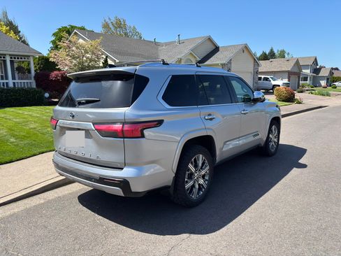 Used 2023 Toyota Sequoia Capstone AWD/4WD image 2