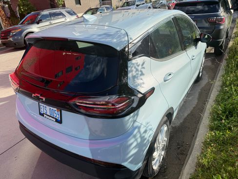 Used 2023 Chevrolet Bolt LT FWD image 1