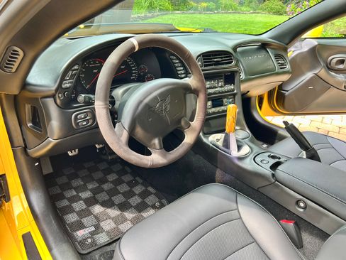 Used 2003 Chevrolet Corvette Coupe w/ Preferred Equipment Group RWD image 8