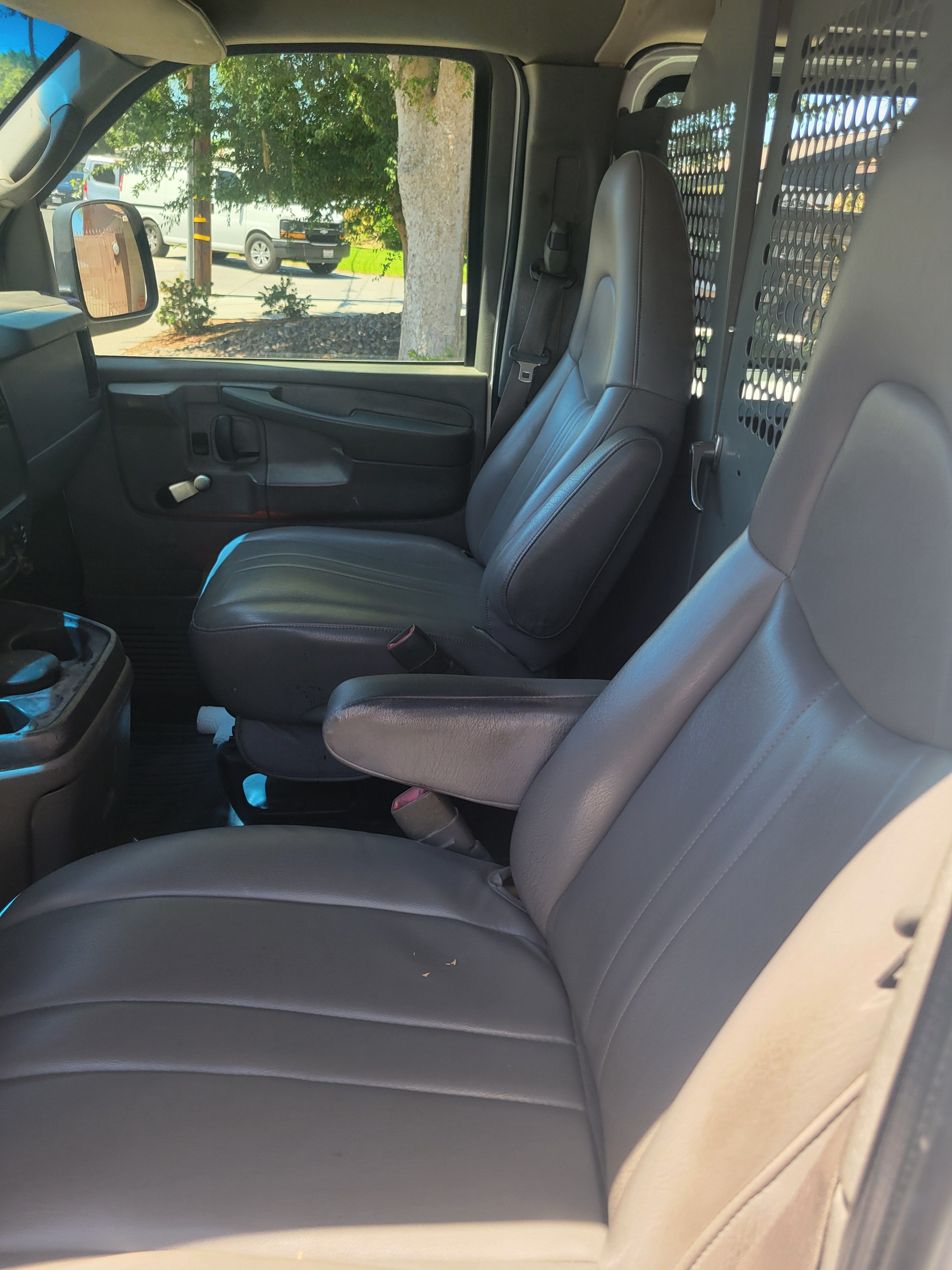 Used 2006 GMC Savana 2500 RWD image 11