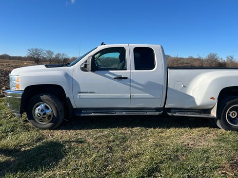 Used 2013 Chevrolet Silverado 3500 LT w/ Interior Plus Package image 5