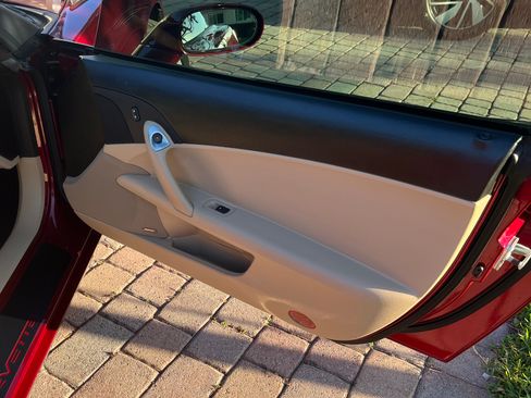 Used 2005 Chevrolet Corvette Convertible w/ Preferred Equipment Group image 9