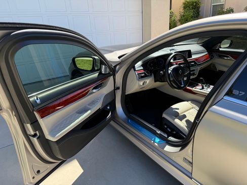 Used 2020 BMW ALPINA B7 xDrive w/ Luxury Rear Seating Package AWD/4WD image 13