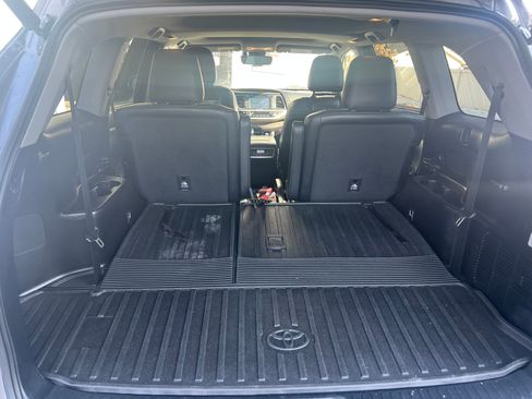 Used 2017 Toyota Highlander Limited image 9