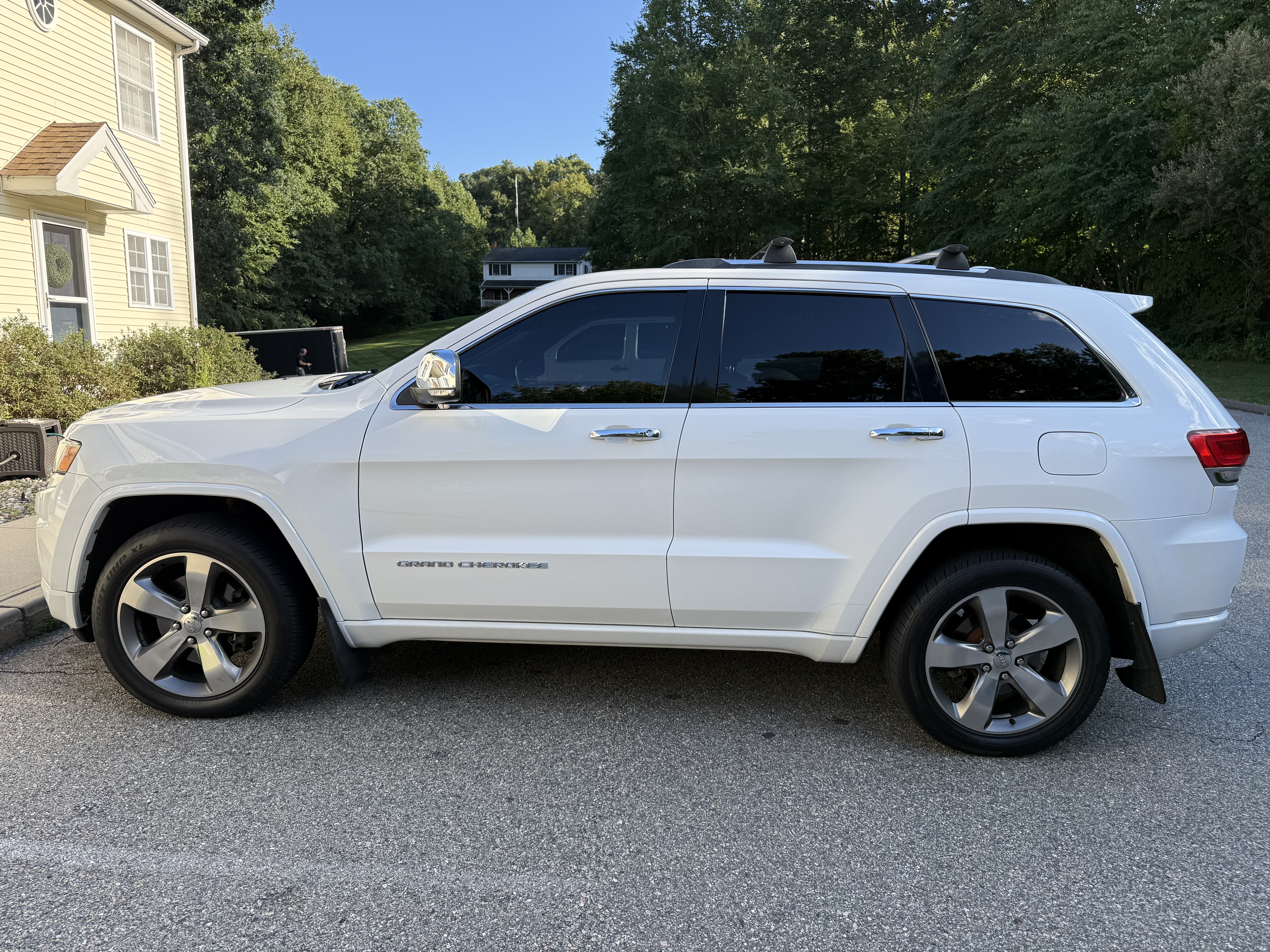 Used 2014 Jeep Grand Cherokee Overland w/ Advanced Technology Group AWD/4WD image 1